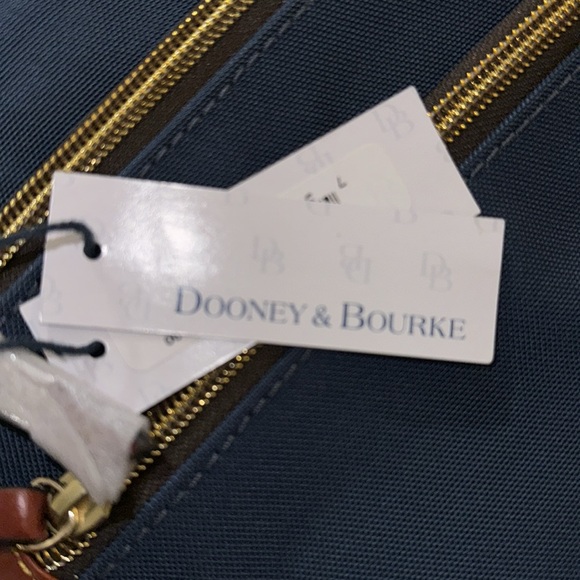 NWT Dooney & Bourke Nylon North South Triple Zip crossbody bag - Picture 4 of 4